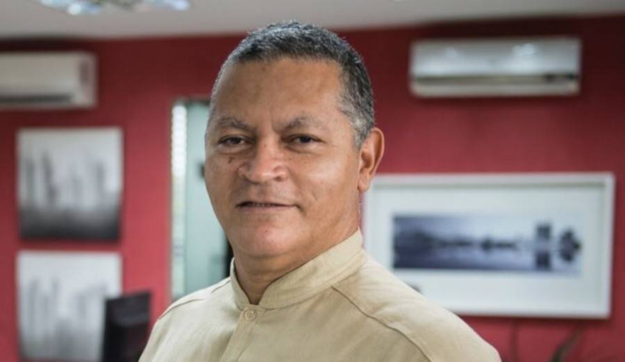 Left or right wilson aquino jornalista e prof.