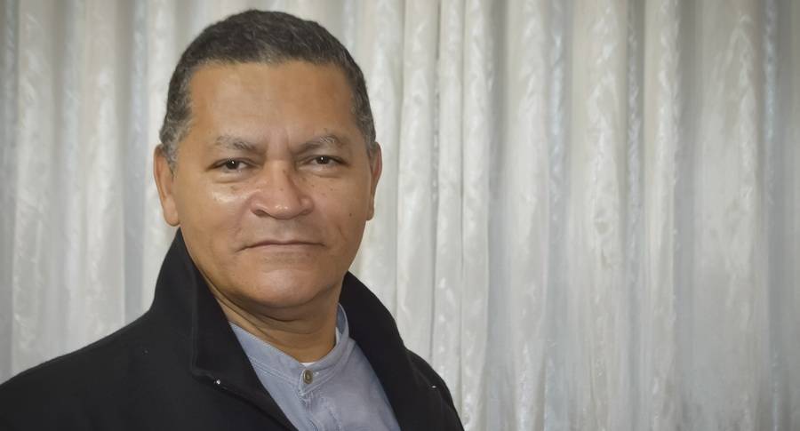 Left or right aquino 33