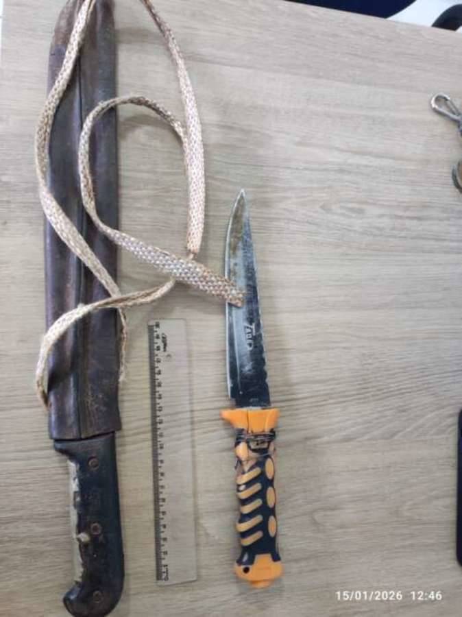 Left or right faca e facao usado na agressao de uma mulher em angelica