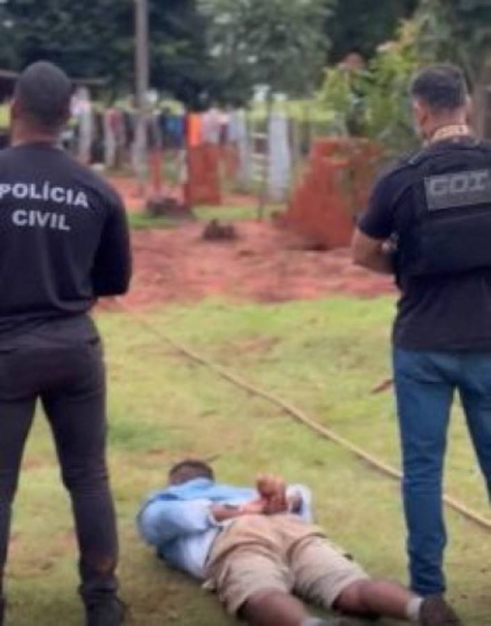 Left or right foragido por homicidio e preso apos agredir esposa e atear fogo na casa dela 17702077337663 thumb