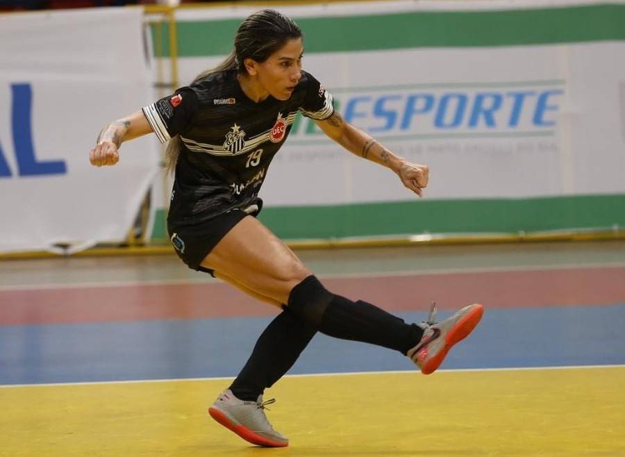 Left or right whatsapp image 2026 02 27 at 08.11.20